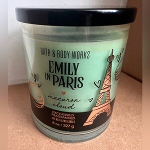 w Bath & Body Works Emily In Paris Candle Macaron Cloud Exclusive 8oz